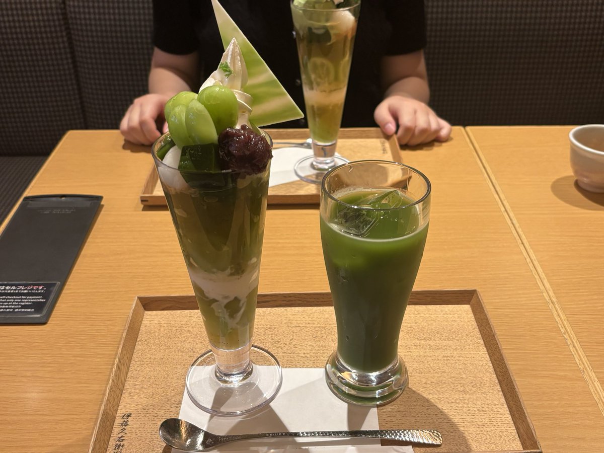 izu74779404's tweet photo. 痩せたいとか言ってるけど、シャインマスカットお抹茶パフェを食べてしまった💦週一のパフェを食べたい欲は抑えられない…
代わりに京阪出町柳駅から祇園四条駅まで、鴨川沿いを一時間かけて歩いて移動したので相殺で。。 https://t.co/vbwMn2Iiro