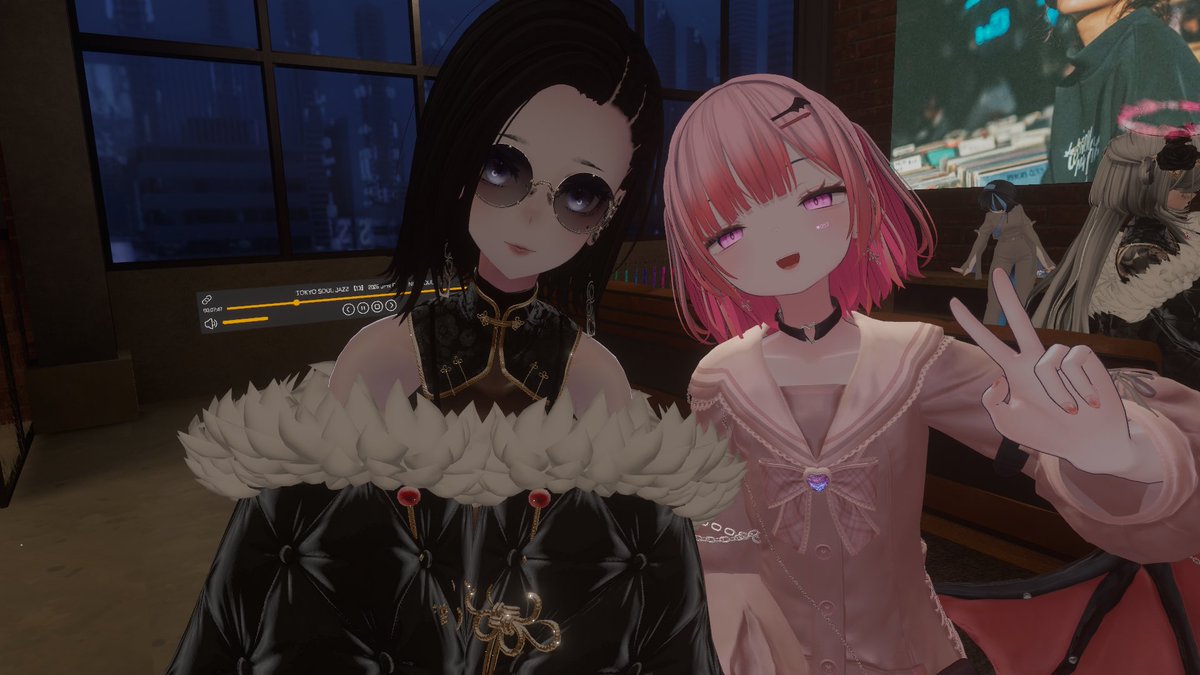 jujuvrchat's tweet photo. こちらは、営業中の見返り佐々木とアフターでのツーショを撮っていただいたお写真です📸✨️

#NightSmoke_VRC https://t.co/yYz5W4pPaK