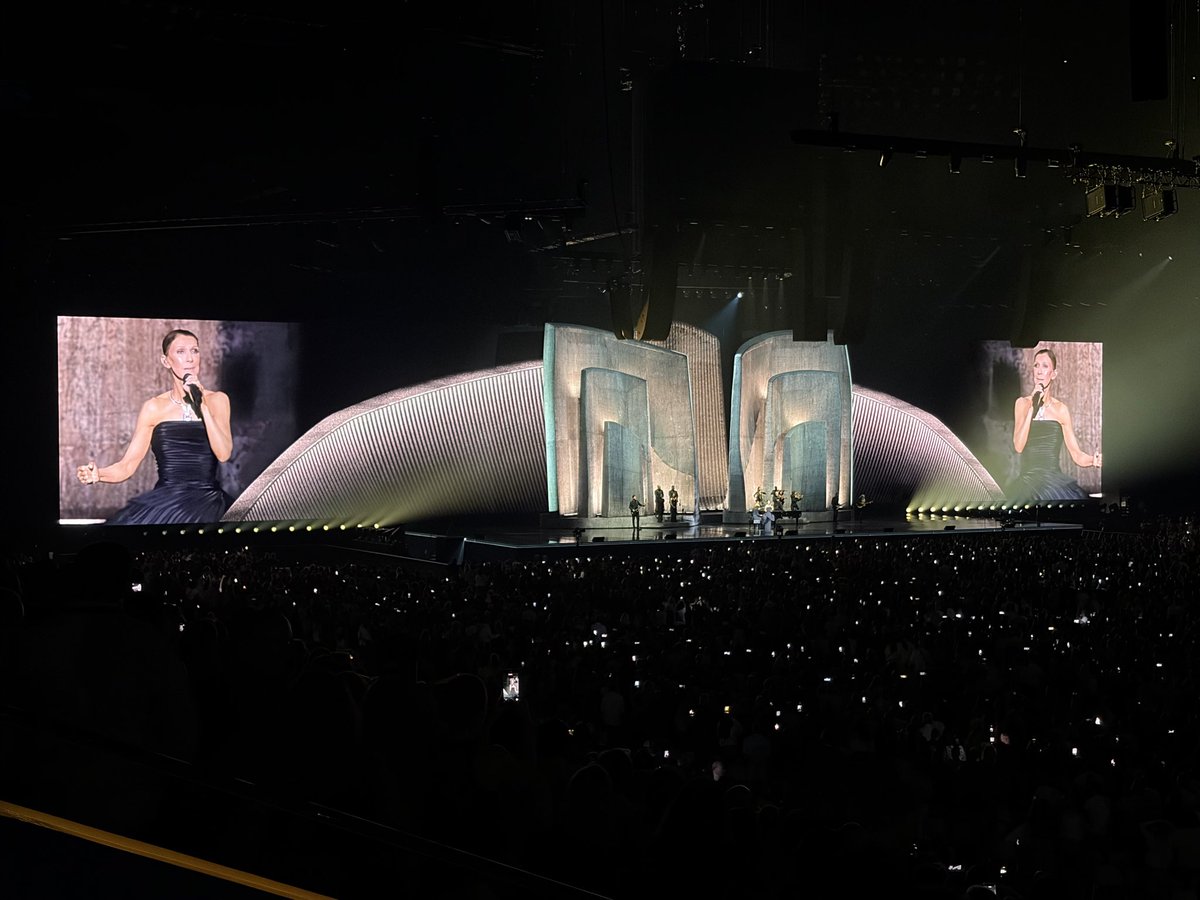 manonmgn_'s tweet photo. @celinedion ❤️👏
@plenitudearena 
12/09/26 https://t.co/iB0iGt30Dt