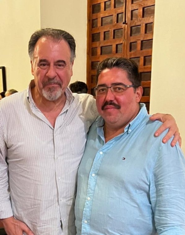 CallePuente's tweet photo. Con el extraordinario barítono lírico malagueño, y mejor persona, Carlos Álvarez a la finalización de la Mesa Redonda 'Miraflores, la Banda Sinfónica de Málaga' celebrada el pasado viernes en el @ateneomalaga. 

@BanMiraflores 
#50AniversarioMiraflores https://t.co/f1bj7gcPmP