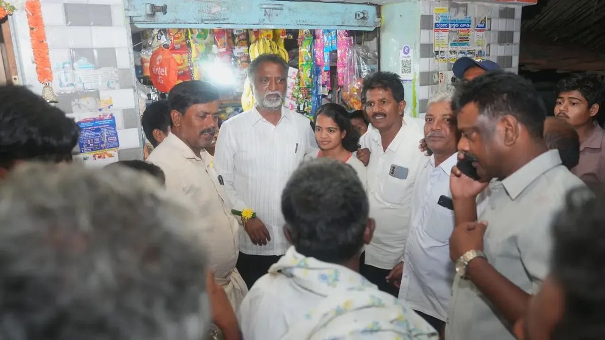 KSBasavanthappa's tweet photo. ದಾವಣಗೆರೆ ಜಿಲ್ಲೆ ಮಾಯಕೊಂಡ ವಿಧಾನಸಭಾ ಕ್ಷೇತ್ರದ ಕೆರೆಯಾಗಳಹಳ್ಳಿ ಗ್ರಾಮದಲ್ಲಿ ���ುಮಾರು 35.25 ಲಕ್ಷ ರೂ ವೆಚ್ಚದಲ್ಲಿ ವಿವಿಧ ಅಭಿವೃದ್ಧಿ ಕಾಮಗಾರಿಗೆ ಸ್ಥಳೀಯ ಮುಖಂಡರೊಡನೆ ಭೂಮಿಪೂಜೆ ನೆರವ��ರಿಸಿದೆ.
#KSBasavanthapa #Mayakonda #MinisterBasavanthappa #KarnatakaGovt https://t.co/XHJy7VIDwz