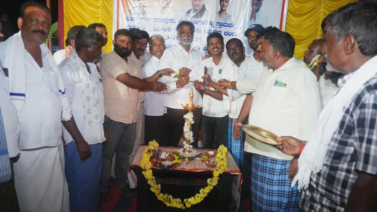 KSBasavanthappa's tweet photo. ದಾವಣಗೆರೆ ಜಿಲ್ಲೆ ಮಾಯಕೊಂಡ ವಿಧಾನಸಭಾ ಕ್ಷೇತ್ರದ ಕೆರೆಯಾಗಳಹಳ್ಳಿ ಗ್ರಾಮದಲ್ಲಿ ���ುಮಾರು 35.25 ಲಕ್ಷ ರೂ ವೆಚ್ಚದಲ್ಲಿ ವಿವಿಧ ಅಭಿವೃದ್ಧಿ ಕಾಮಗಾರಿಗೆ ಸ್ಥಳೀಯ ಮುಖಂಡರೊಡನೆ ಭೂಮಿಪೂಜೆ ನೆರವ��ರಿಸಿದೆ.
#KSBasavanthapa #Mayakonda #MinisterBasavanthappa #KarnatakaGovt https://t.co/XHJy7VIDwz