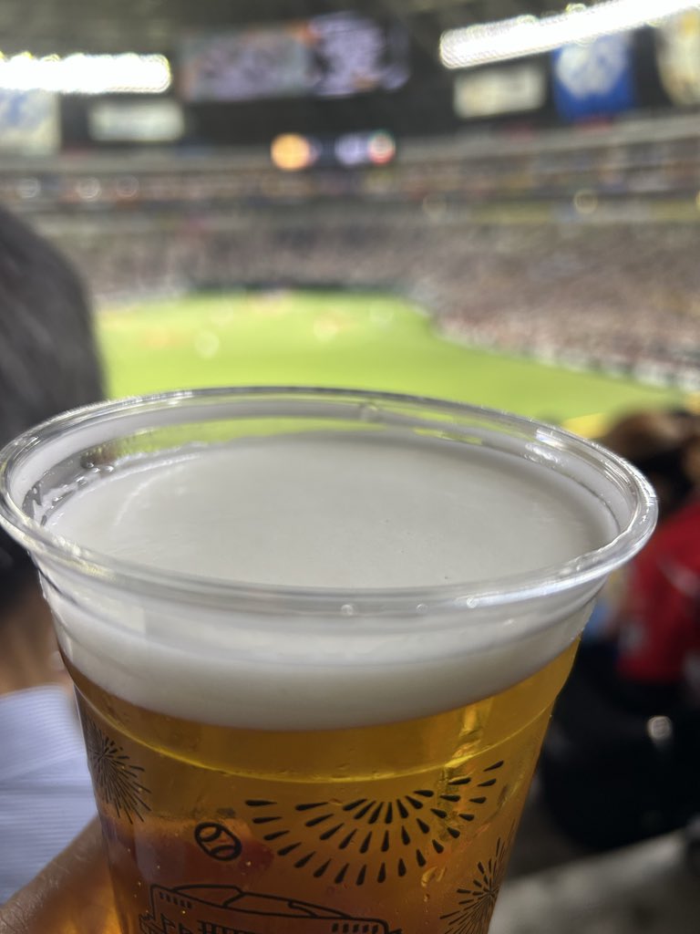 tenjinnoyoru's tweet photo. 今日はpaypayドームで

ソフトバンクの野球観戦⚾️⚾️

はい、勝ちました㊗️

勝利の新幹線🚄 https://t.co/gthQtNOkNB