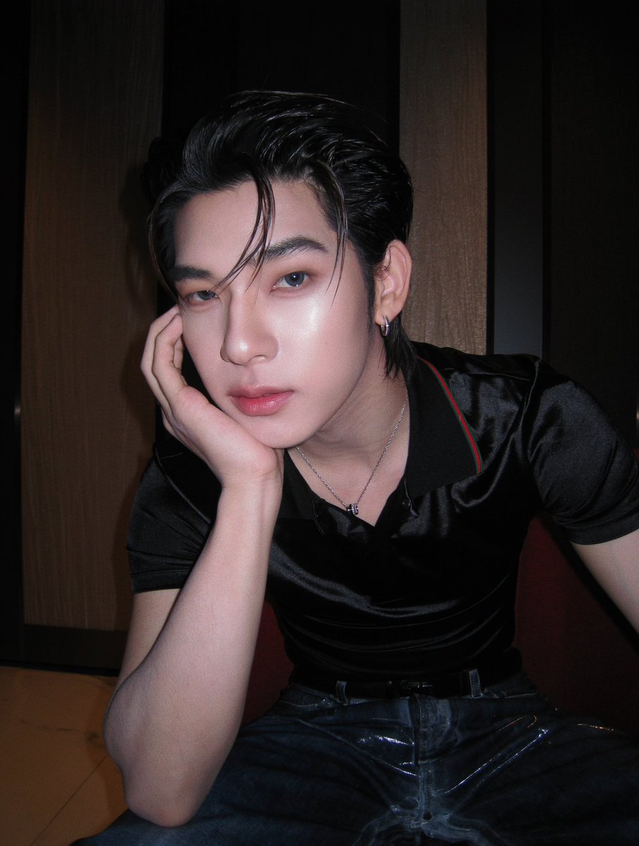 fabianxst's tweet photo. หน้าตาธงแดงได้ใจมาก บทจ๋ายคงจะดังระเบิดจริง ๆ มันเลวแต่มันหล่องี้อะ https://t.co/sxmUCAqpLv
