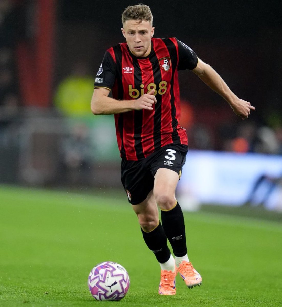 AutSP0R's tweet photo. Manchester United, Bournemouth’un sol bek oyuncusu Adrien Truffert’i yakından takip ediyor. 

(TEAMtalk) https://t.co/yW5eRO3I3R