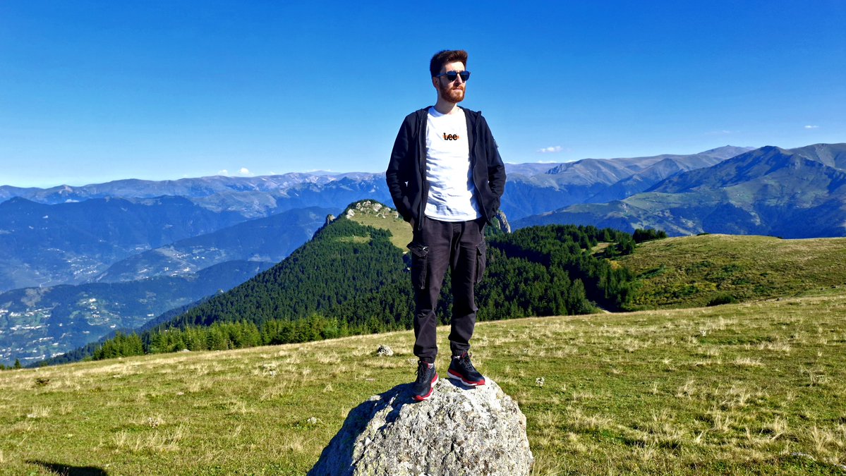 AhmeTSevim6193's tweet photo. Gök ve Kök Meselesi 🌲☀️ https://t.co/mWJcjCGNKN