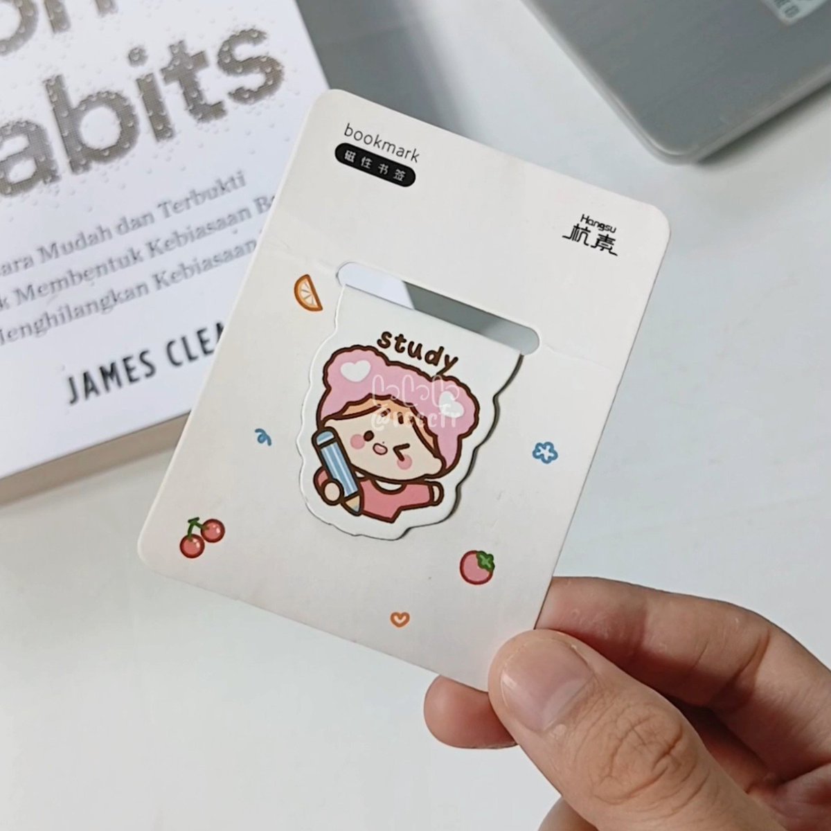 reccfr's tweet photo. Nemu pembatas buku lucu banget, gemess. Ini pembatas buku magnet jadi gak gampang copot, minusnya agak tebel aja dibanding pembatas kertas. Selain yang aku beli ini ada beberapa variasi gambar lagi yang gak kalah lucuuu🫶

🍊 https://t.co/kc3Y9pzwk5 https://t.co/cOWZ1N3BFN