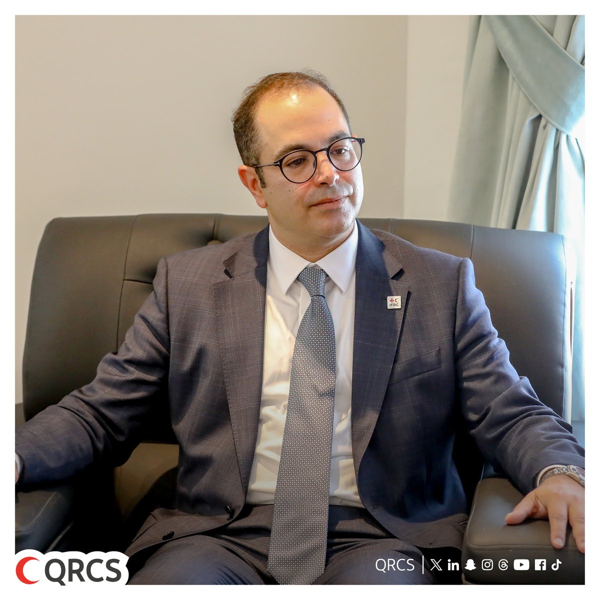 QRCS's tweet photo. Acting Secretary-General @abdullalqatan received Mr. Christopher Rassi, Under Secretary-General of @ifrc , to discuss ways to enhance cooperation and exchange expertise, contributing to the advancement of humanitarian work and the strengthening of institutional capacities. https://t.co/a6rbDKMokr