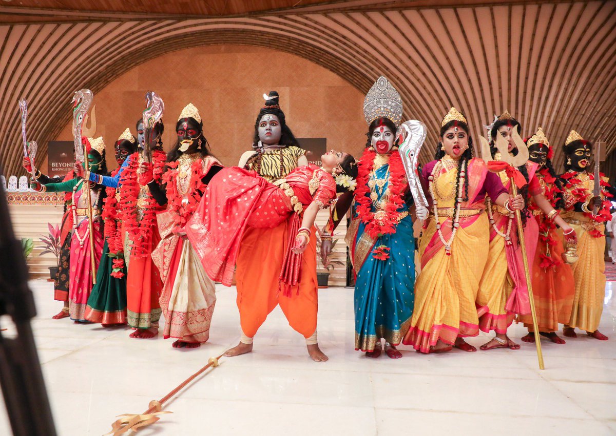 Gurudev's tweet photo. The Sikkim and Bengal Mahotsav was celebrated at the Bengaluru Ashram, showcasing their rich traditions. https://t.co/3hGmfRNAf4
