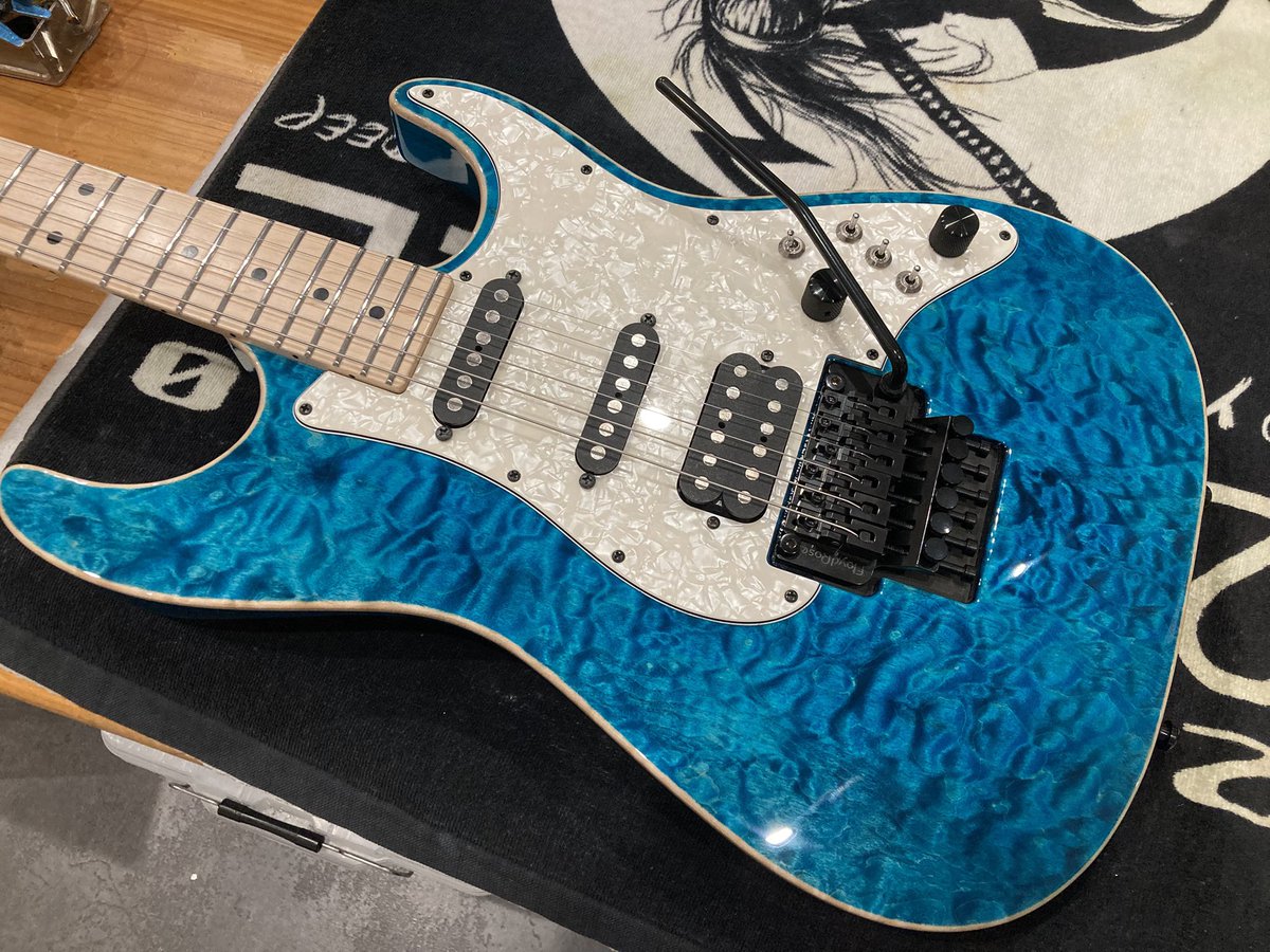 B13Guitars's tweet photo. 今回手を入れさせてもらったTom Anderson。
自分が触ってきたトムアンの中で1番好みのいい音する、、、
やはりバック材にリンバウッド使ってるからなのか、、、、
あと見た目カッコよい❗️ https://t.co/robHmWeIOb