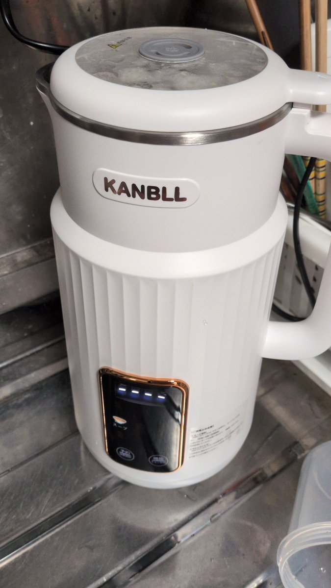 miigel5's tweet photo. 悩んだ末に初めて豆乳メーカー購入！
思ったよりも滑らか。
音はまぁまぁ…ミキサーならこんなもんよね？って感じ。

・予約
・刃が外せる
・蓋も洗える
・氷も使える
って条件に当てはまったのがこれだった！とても良い！

kanbll豆乳メーカー 豆乳機
[楽天] https://t.co/nMggOkWgI6 #Rakutenichiba https://t.co/CRNgyPxCIz