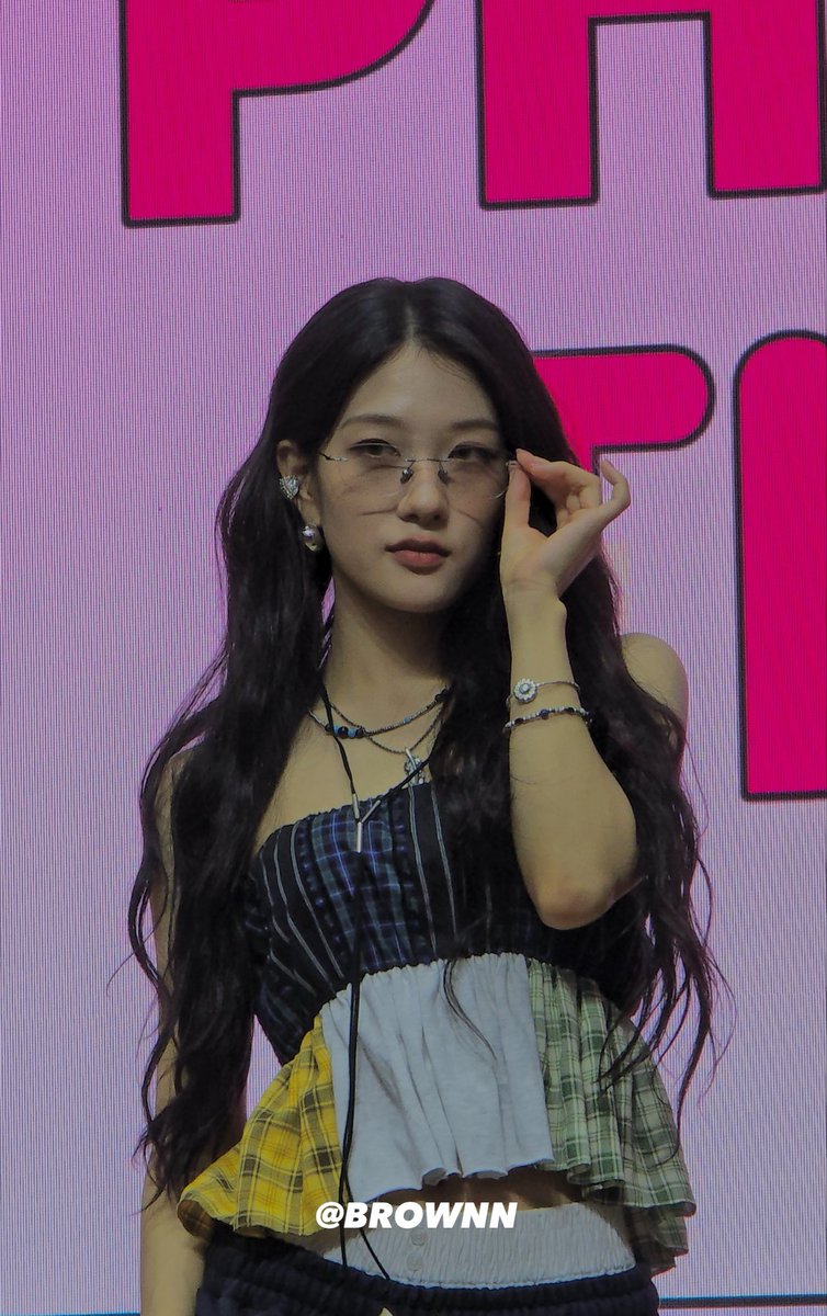 BrxwnnwxrB's tweet photo. 260913 🐶

#이서연 #YSY https://t.co/J0saeFN0RT