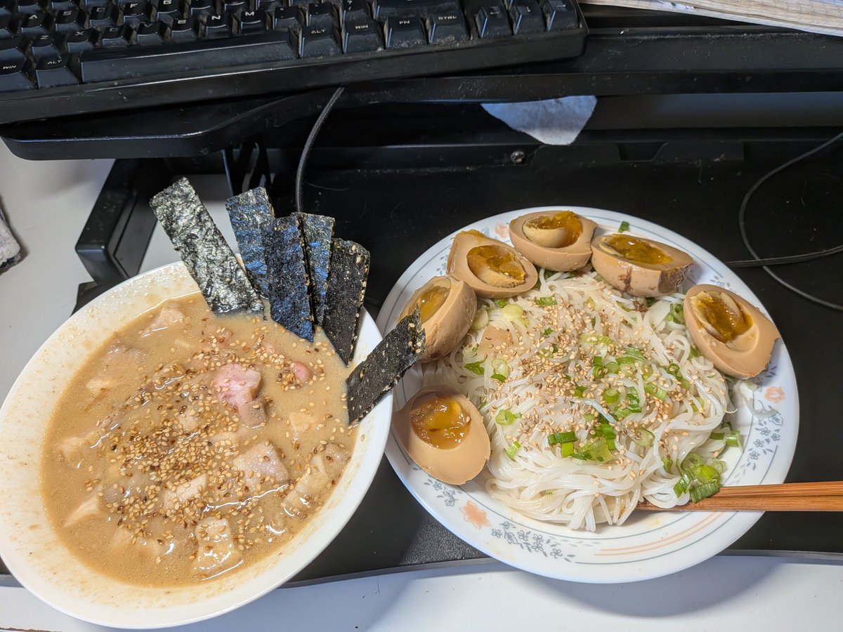 thirdslipper's tweet photo. 餅牛乳つけ麺が結構美味しかった
(食べ切らないと行けない間違い麺と豆乳なしで牛乳に代用)
レンジ豚バラチャーシューも思ったより美味しかった
これ2食分、今日豚バラ500g、麺400g食べ切れました
リュウジ、信じてるからな
つけ汁残ってるから明日も食う https://t.co/DjOasqMmJR