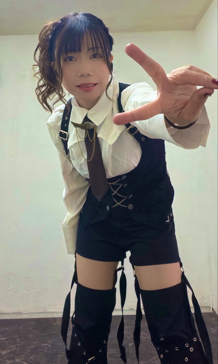 Assia_Vocal's tweet photo. 今日こんなかんじ( ¨̮ )ﾉ

#RAGINGPARTY   #VARIANT https://t.co/SOND51F6gt