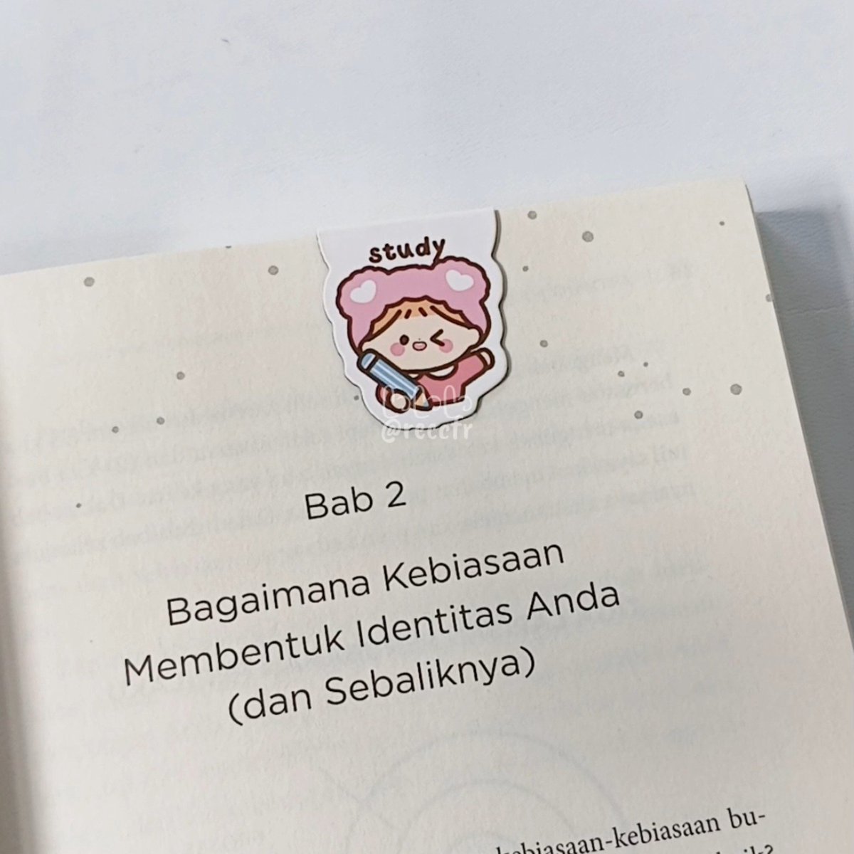 reccfr's tweet photo. Nemu pembatas buku lucu banget, gemess. Ini pembatas buku magnet jadi gak gampang copot, minusnya agak tebel aja dibanding pembatas kertas. Selain yang aku beli ini ada beberapa variasi gambar lagi yang gak kalah lucuuu🫶

🍊 https://t.co/kc3Y9pzwk5 https://t.co/cOWZ1N3BFN
