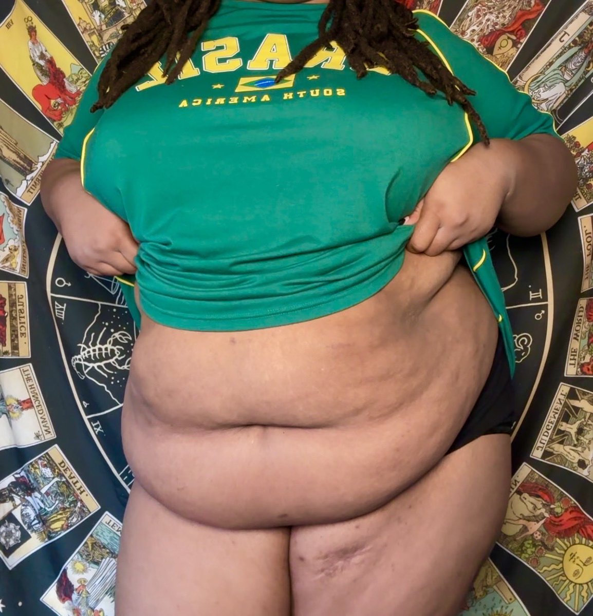 Cowseii's tweet photo. so soft and squishy 💚💛
.
.
.
.
.
#chubbybutcute #cutefatty #chubbygirl #fattygirl #fatgirl #stuffedfatty #feedmybelly #feederismcommunity #bellygainer #bellykink #bellybutton #doublebelly #sexybelly #cutebelly #fatpositive #Imafatty #deepbellybutton #bbelly #feedee #Feederism https://t.co/UtRquo7dws