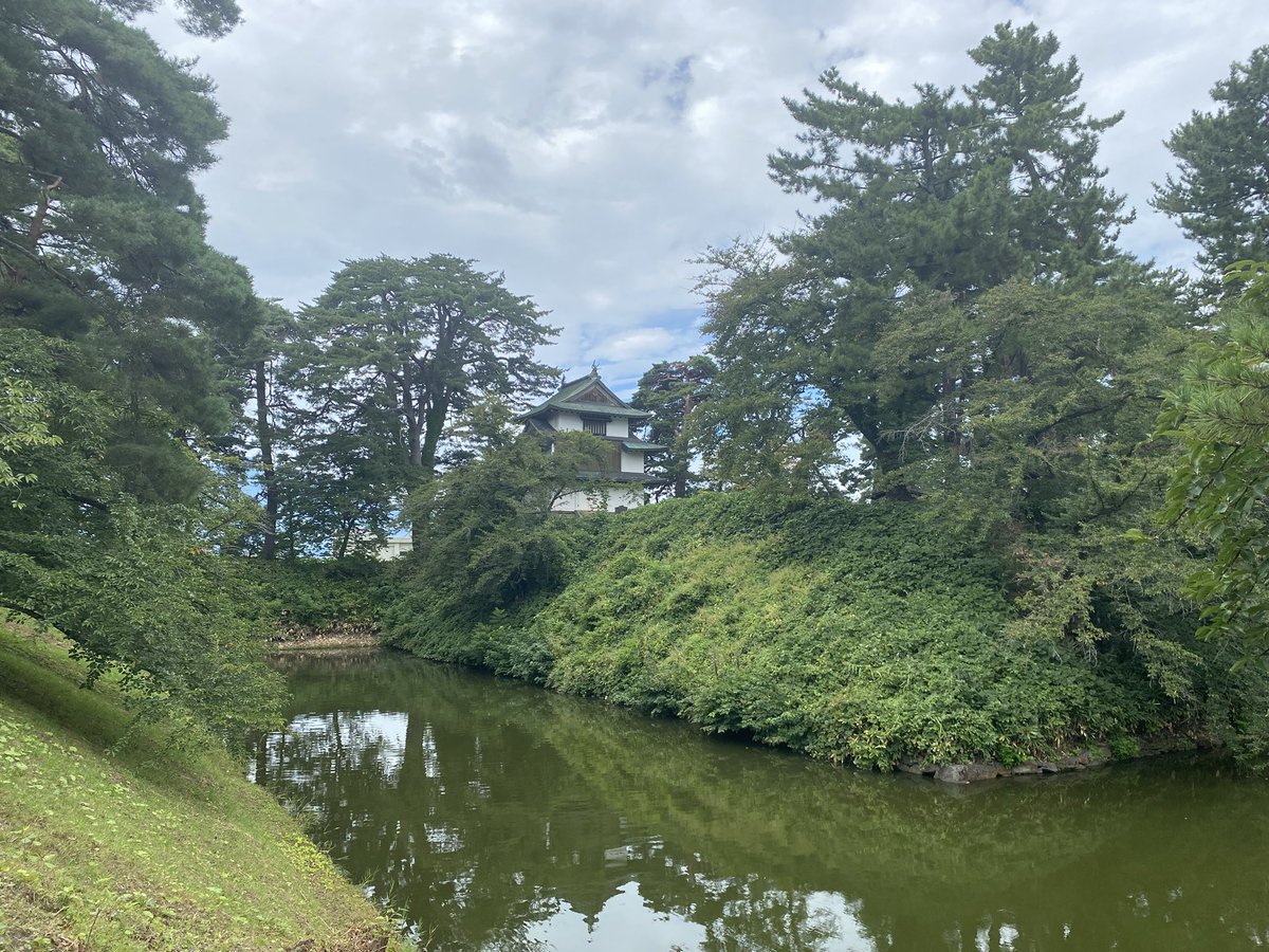 kiimakuma's tweet photo. 弘前へ。
今回は、秋田県鹿角公演もあり、2公演でした！
何気に秋田県には初上陸😎

弘前城は天守閣を移動中🏯
濃密な時間を過ごせました！ https://t.co/ZAnLxXUt7F