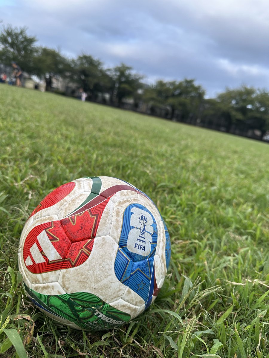 one_r_two_trax's tweet photo. #息子 と
娘の小学��でサッカー⚽️

#芝生でサッカー すんの初で面白かった！
#久米川東小学校 

今週からスクール⚽️ https://t.co/B3YeIVAN6f