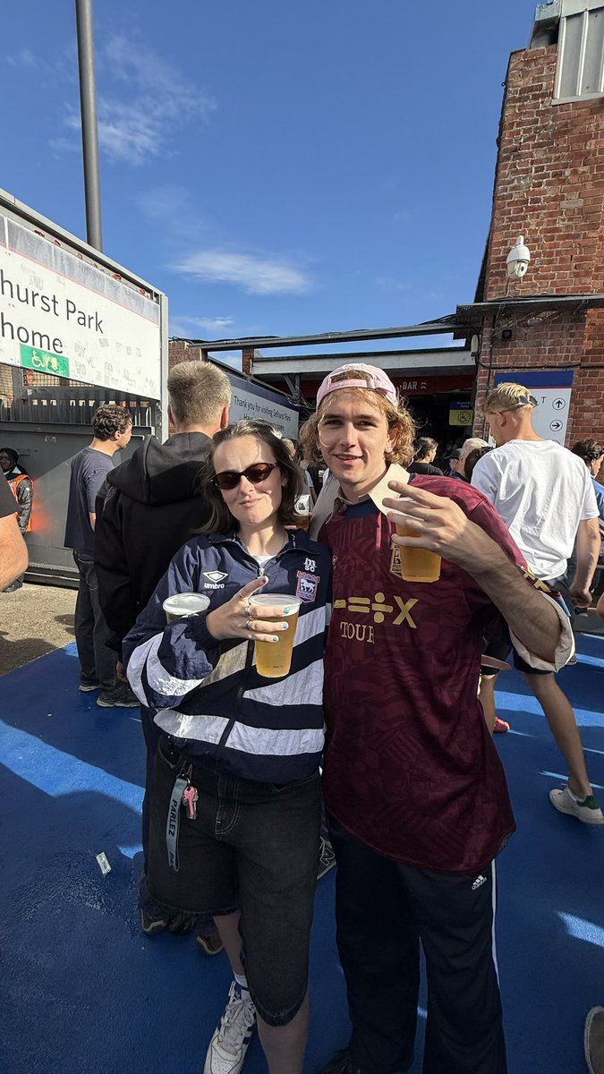 brandirisx's tweet photo. Day 4/4✅ of my 80 mile charity walk from Portman Road in Ipswich to Selhurst Park in South London for Crystal Palace away💙 

Sadly ain’t got any photos as my i lost my phone yesterday in the away end at Crystal Palace, 3rd goal went in, everyone’s everywhere and phones gone and been turned off. If i manage to get it back i’ll share some more photos. 

Today i’ve got to leave for Everton away, so won’t have my phone to record any of that sadly but maybe @IpswichTown if u find it can you bring it up to Liverpool for me?🤣 Gonna be a longggg walk to Liverpool might not even make it in time.

If you can, please repost or donate to Mind/Shelter: https://t.co/0UWegVcPVe

We keep gowennn #itfc  #awayfromhome