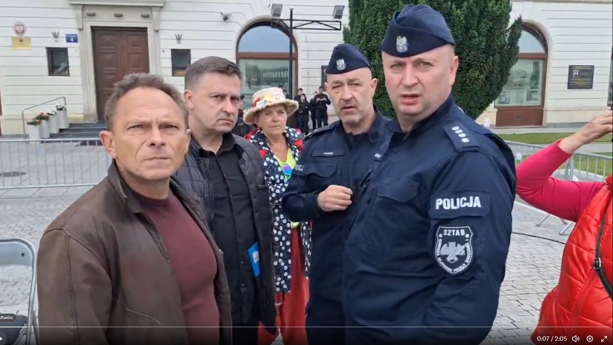 DariuszMatecki's tweet photo. Wiele razy widziany jak przyjmuje polecenia od intelektualnego zaplecza Donalda Tuska. https://t.co/dE6HKmLGF2