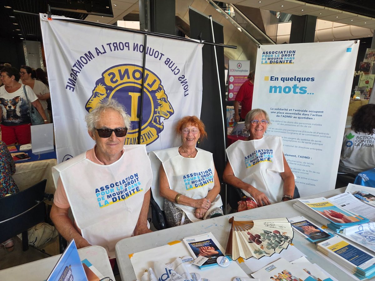 ADMDFRANCE's tweet photo. 📸 Retour en images sur les forums des associations à #Hyères, #Toulon, #Fréjus et #Bandol !
L’occasion pour les bénévoles de l’#ADMD d’échanger avec le public, de faire connaître nos actions et d’informer chacun sur ses droits en matière de #FinDeVie.
Merci à toutes celles et ceux qui ont porté la voix de l’#ADMD sur le terrain 💙