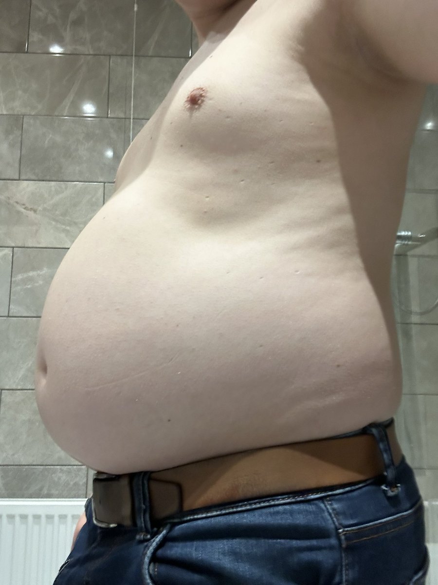 ARoundBlueFox's tweet photo. Huh. Fat I guess. Gimmie ideas for more angles. https://t.co/xNbucFjsn1