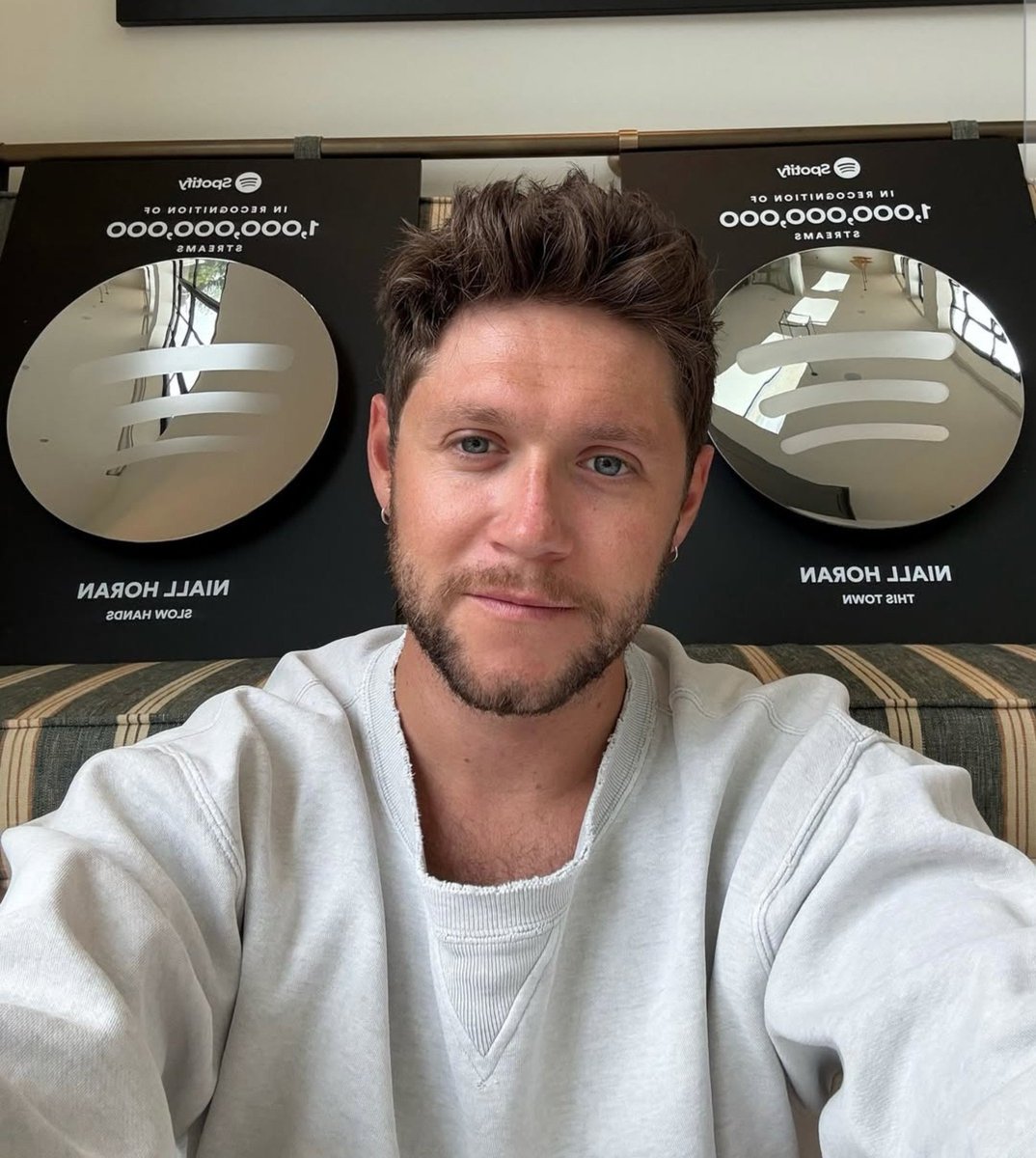 niallontours's tweet photo. Happy 33rd birthday to our favourite Irish, the one and only, Niall Horan 🎂🥳 https://t.co/hhi9wHVqoi