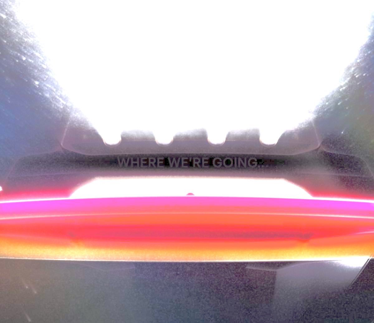 ControlMision's tweet photo. Atención a esto: @Tesla acaba de anunciar un nuevo coche deportivo. Y jugando con el brillo y el contraste de la imagen, se puede leer en el coche: “where we’re going…”, una referencia a Regreso al futuro. La frase completa es: “Where we’re going, we don’t need roads”.

Además, Elon ha respondido: “It’s out of this world”.

Creo que es evidente, ¿no? Van a volver a lanzar un coche al espacio.

SE VIENE COCHE EN STARSHIP 🚀