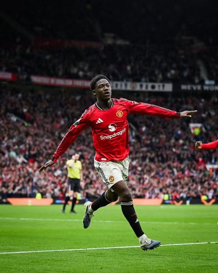 Mannking7's tweet photo. Midfield locked in.
Oh better resign you bald Maresca cuz Manchester stays 🔴🔴 forever
#ManchesterUtd #FootballSeason #ggmu https://t.co/UGAS5JQJN8