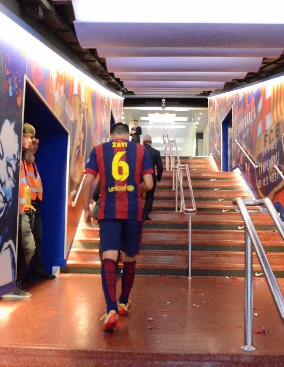 Barca_Archive's tweet photo. Xavi after his final match at the camp Nou. https://t.co/1HsouGFzmG