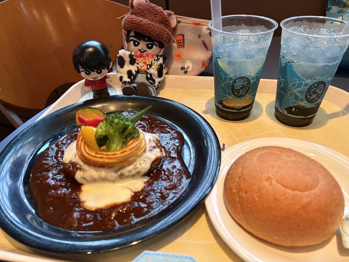 SnowRed_Green's tweet photo. スペホリで舘様たちが食事された、ホライズンベイ・レストラン🚢🌊
気さくなキャストさんが多くて手助けしてくれたり、レストランのモチーフについても細かく教えて頂けて一瞬で大好きになった✨
何よりご飯めっちゃうまい！！！
パンほんとにふわっふわ☁️
ご飯派の私からでもパンが絶対オススメ！ https://t.co/mscuUAjb3S