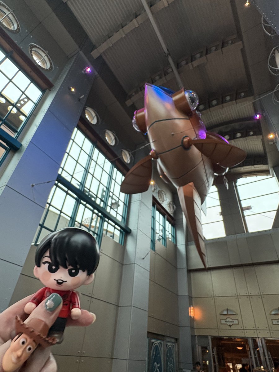 SnowRed_Green's tweet photo. スペホリで舘様たちが食事された、ホライズンベイ・レストラン🚢🌊
気さくなキャストさんが多くて手助けしてくれたり、レストランのモチーフについても細かく教えて頂けて一瞬で大好きになった✨
何よりご飯めっちゃうまい！！！
パンほんとにふわっふわ☁️
ご飯派の私からでもパンが絶対オススメ！ https://t.co/mscuUAjb3S