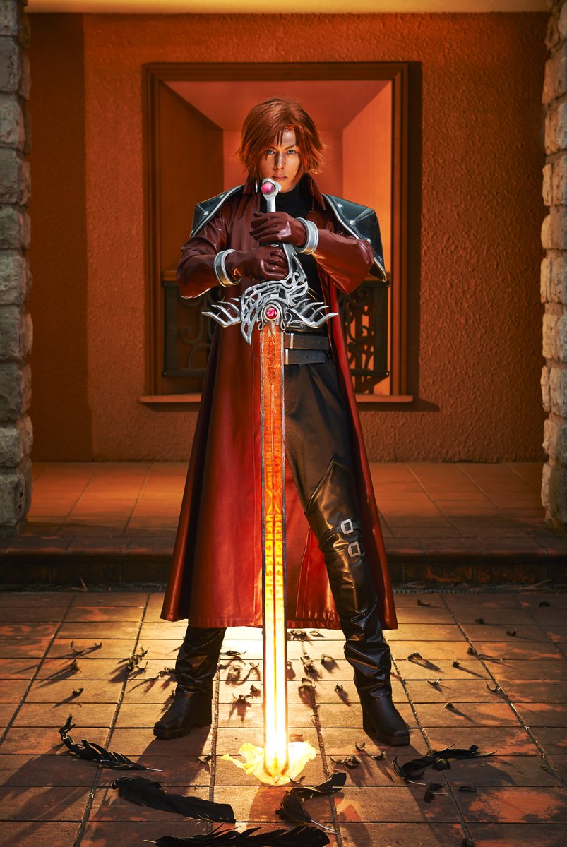 kanon_ff_kh's tweet photo. 【cosplay】  
CRISIS CORE –FINAL FANTASY VII
  　ジェネシス
CCFF7は、セフィロスに加えソルジャー1stのジェネシスやアンジールの登場が衝撃的！
衣装はゲーム画面の再現を目指し、小道具は紋様が浮かび上がるレイピアや炎、LOVELESS。それから、バノーラホワイトを制作しました。
　撮影Bさん https://t.co/HcQvAu86mA