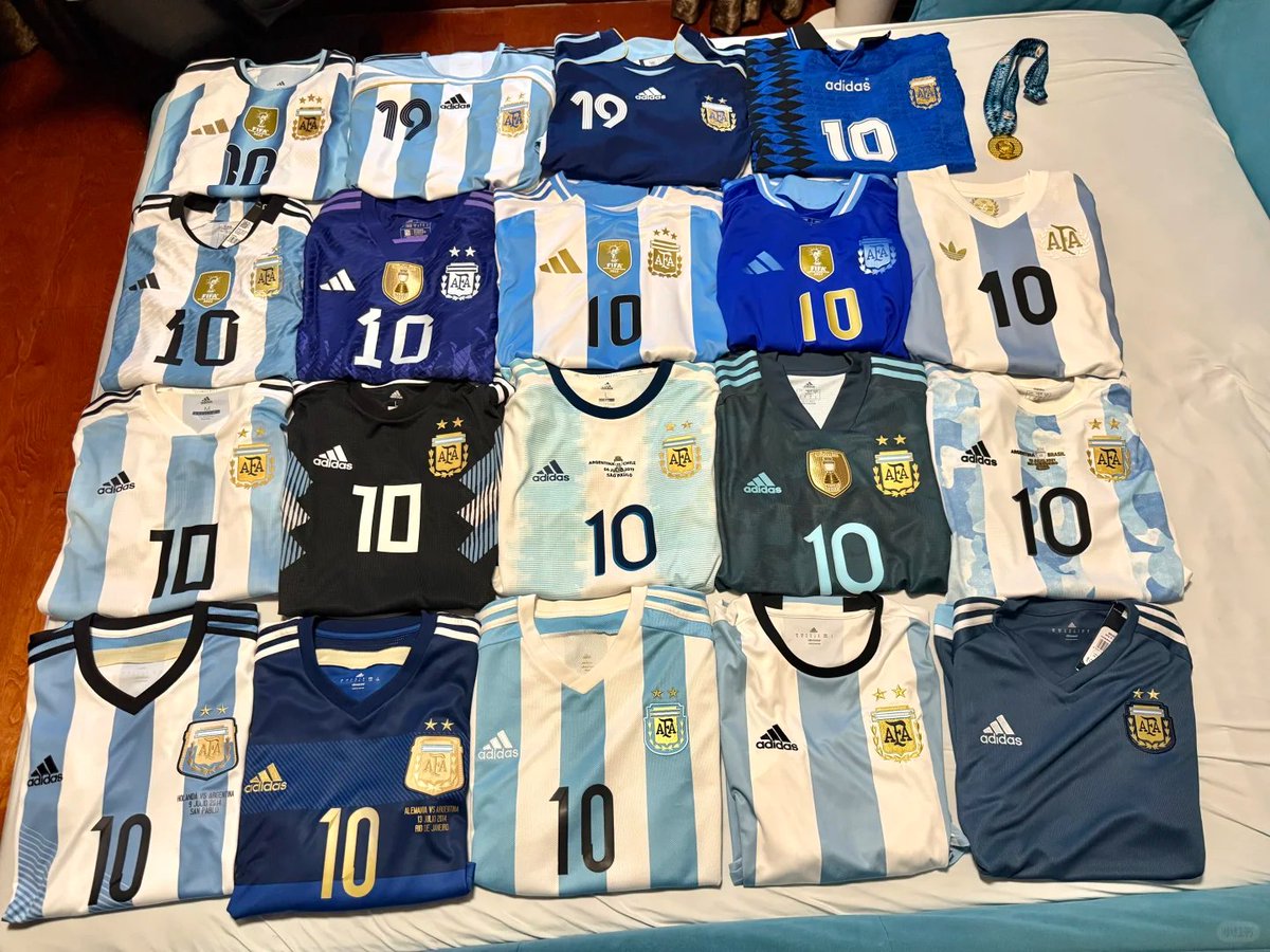 _kitsdo_7777's tweet photo. ¿Cuál es tu favorito? https://t.co/IfNB4SA7j0
