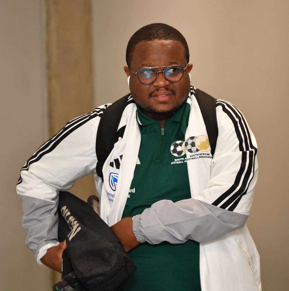 iDiskiTimes's tweet photo. "I went to the World Cup (qualified with the team). I have no Bafana Bafana jersey 🥹 (both home and away). I have not received my bonus (contractual obligation). No explanation. We receive the news like everybody else (public statements but no letter or message about our bonuses)."

Former Bafana Bafana Head of Performance Analysis Sinesipho Mali has opened a can of worms with suggestions he's yet to receive his 2026 FIFA World Cup bonus while adding that he doesn't own the home and away national team jerseys.

https://t.co/RixZQBYXhz