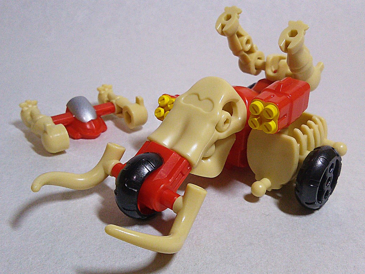 kuroganevan's tweet photo. PRIMAL ROAR MAMMOTH MOTOR BIKE
マンモス+バイクが合体し武装サイドカーに
マンモス側も分解するため合体後のパーツ構成が大きく変わります
バイクの両側に5㎜穴があるため組み換え合体時はとても便利
合体余剰パーツは組み合わせて支援機っぽく(命名:マンモスクランダー)
#52toys #beastbox https://t.co/frhKOffBYm