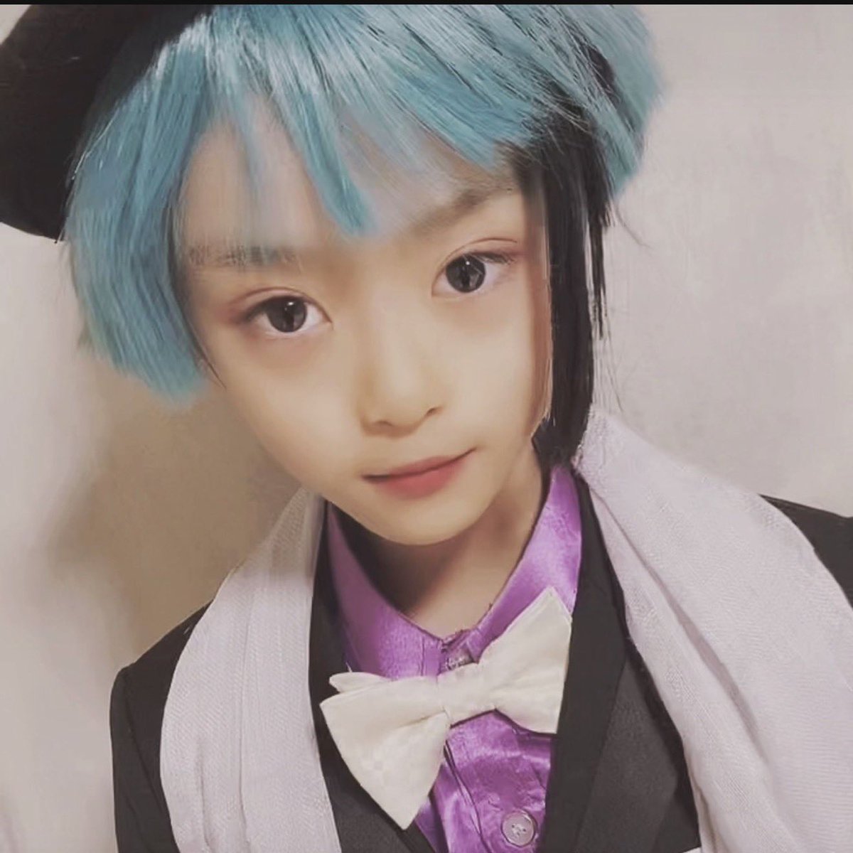 eggandmeat777's tweet photo. 幼稚園児でツイステ着たがって初めて着せてあげた時の双子の写真なんだけど。

一卵性双生児でもさ、やっぱフロイドっぽいとジェイドっぽいに顔が分かれるんよな。

メイクしてないし、ヅラも雑だねぇwww https://t.co/YF1DoohlDm