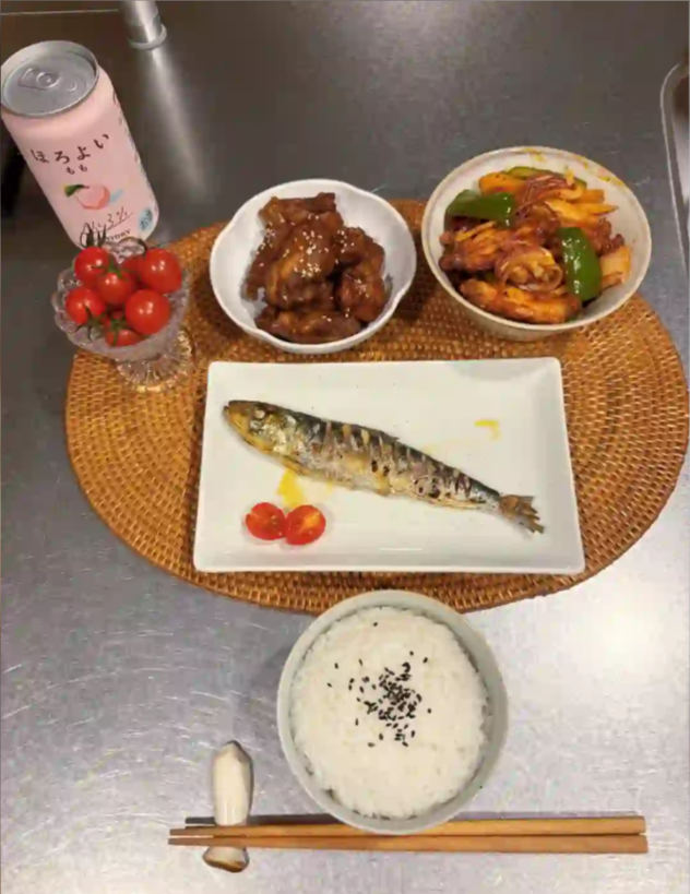 Donsxtega's tweet photo. 簡単な夕食です https://t.co/Yek2VoJf9e
