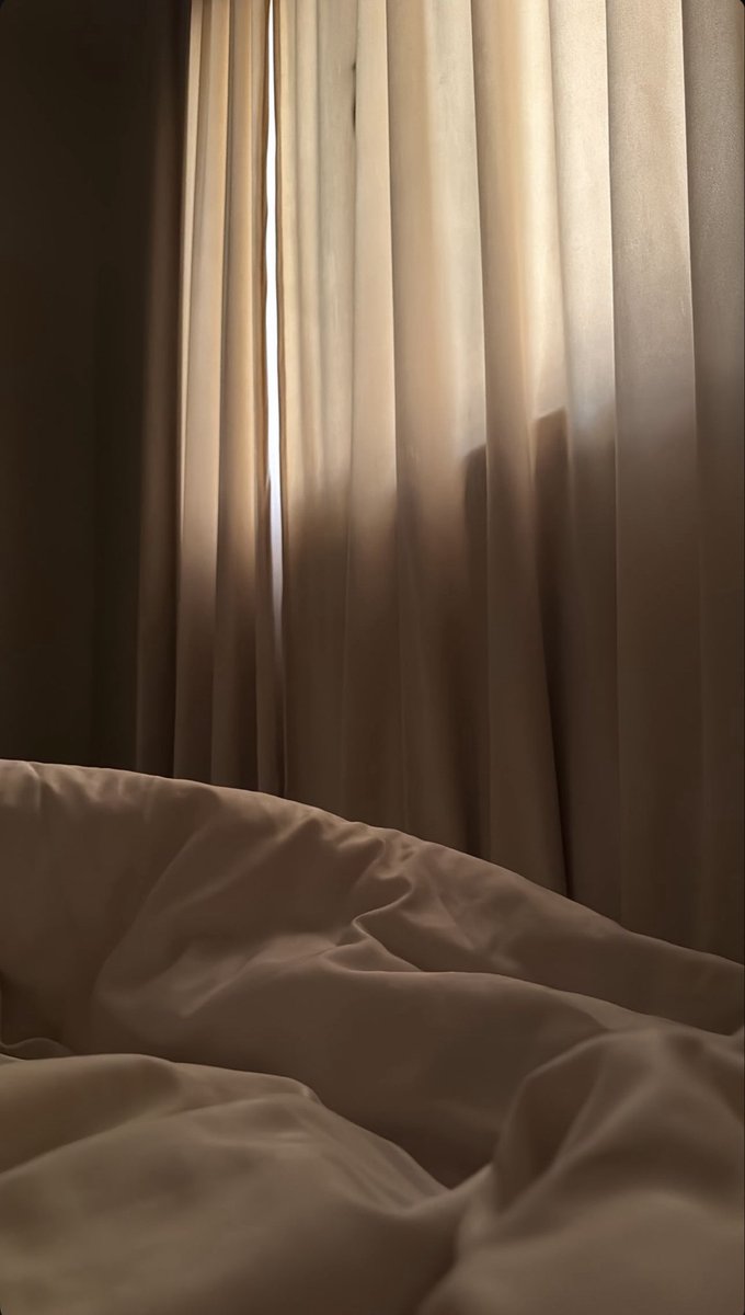 laebb0's tweet photo. Nothing in this world beats the first five minutes in bed after work 🌟 https://t.co/lwyk3Jursj
