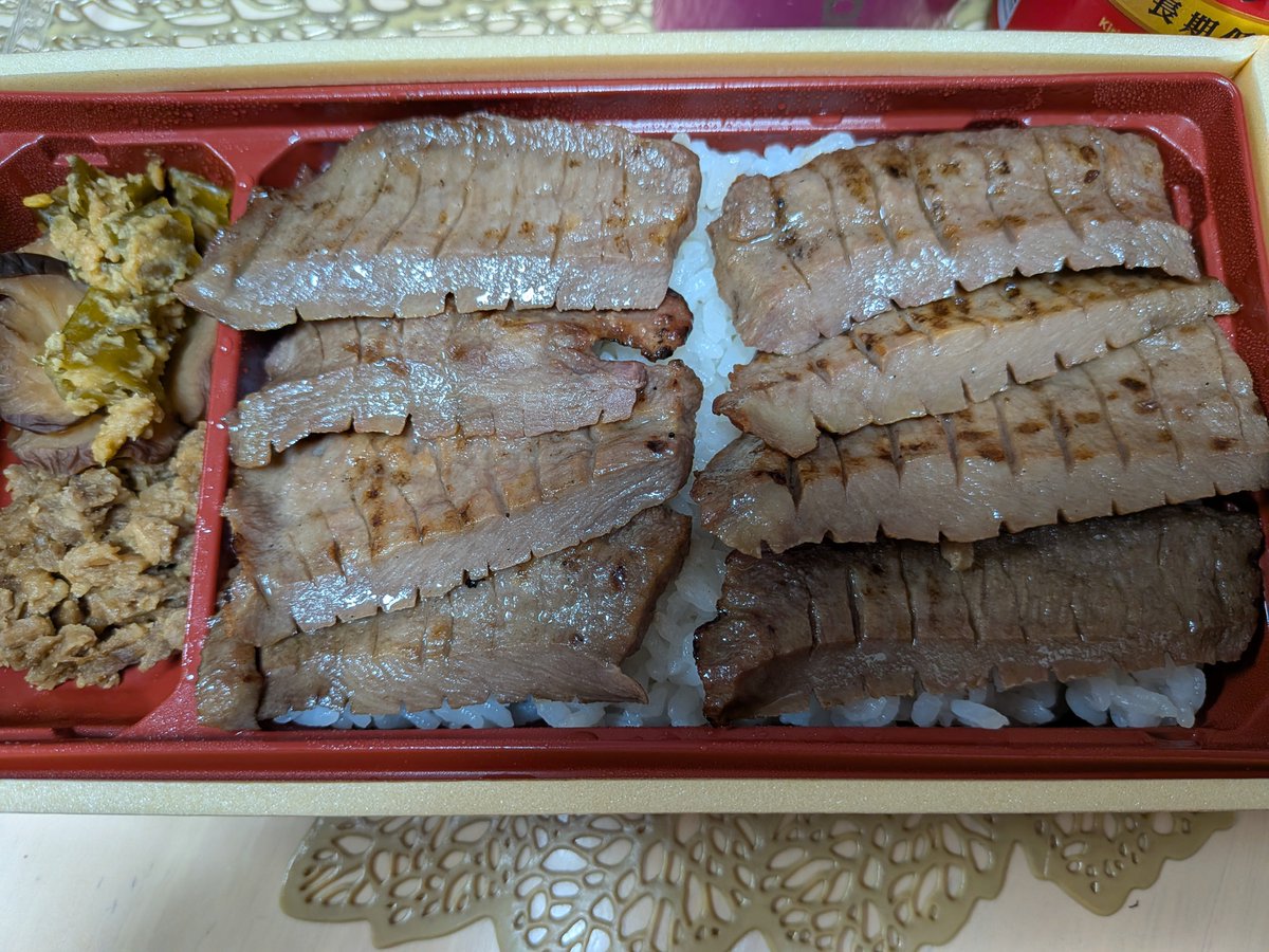 Sallypiece's tweet photo. 牛タン弁当🐮＆エビチリ🦐＆餃子＆塩焼きそば＆ニラ饅頭

あれ⁉️ない⁉️
写真忘れた(๑´∀`๑)
さぁ〜
食べるぞ
飲むぞぃ https://t.co/Tzo28NrWAY