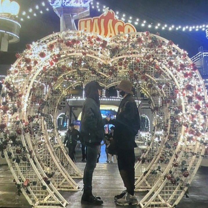bts_959's tweet photo. @icantbehereatm @sof_ps @ughvmink Sure buddy ..🤣🤣text me when tkk hold hands for once or when they enlist together or when they travel the world together or when jk makes a whole video about tae with a specific song .. yall wouldn't have a doubt if this was tkk but now that its jkk u think jk fcks toto🤣🤣 https://t.co/fzIcj39lbD