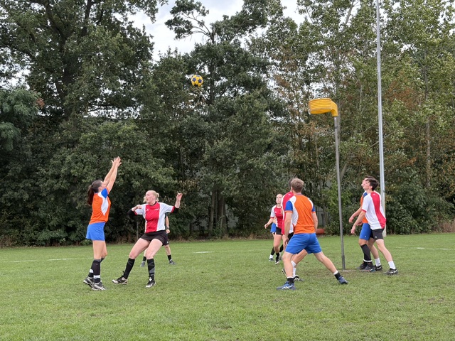dwa_argo's tweet photo. DWA/Argo kan in Beilen weinig voor elkaar krijgen. De ploeg loopt van het begin af aan achter de feiten aan en verliest uiteindelijk met 20-13 van Vitesse. Zie verslag op https://t.co/TxfjUi2B9E https://t.co/CzJ40EC5Zi