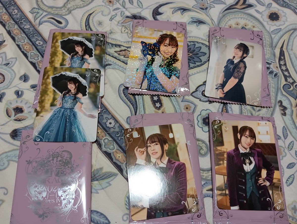 Nizinm's tweet photo. nanacaはこんな感じ✨️

当日シャツと紅茶と会場限定買おうと思ってるけどコンプできるかしら🤔 https://t.co/5yNSAg6xXh