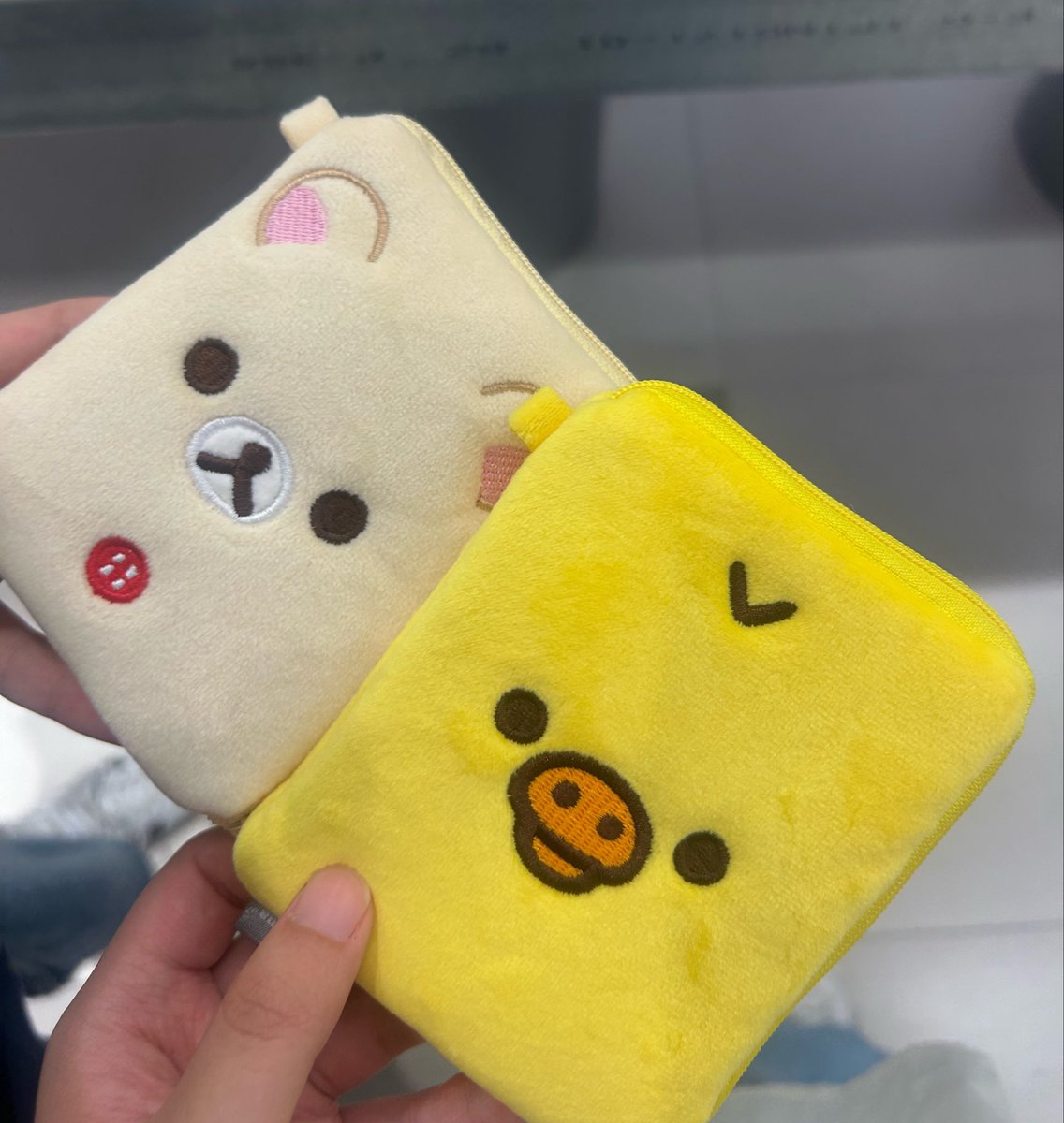 parasori's tweet photo. 오타쿠자매권력
굿즈샵투어메이트임ㅋㅋ https://t.co/KSsILu3hJt