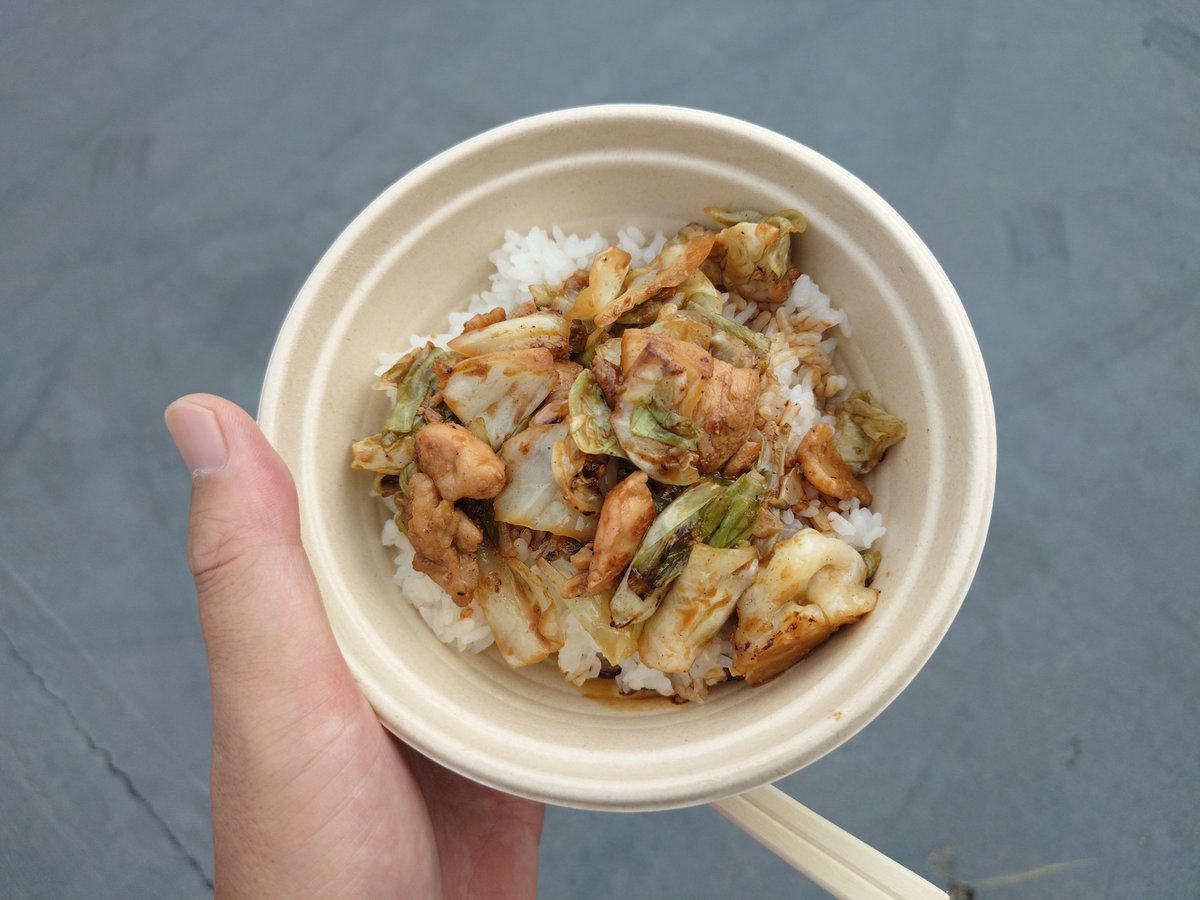 medamarimo's tweet photo. 今日のランチ…🍖

#鶏ちゃん　#鶏ちゃん丼　#ケバブサンド　#鈴鹿サーキット https://t.co/AqTTOgXHWS