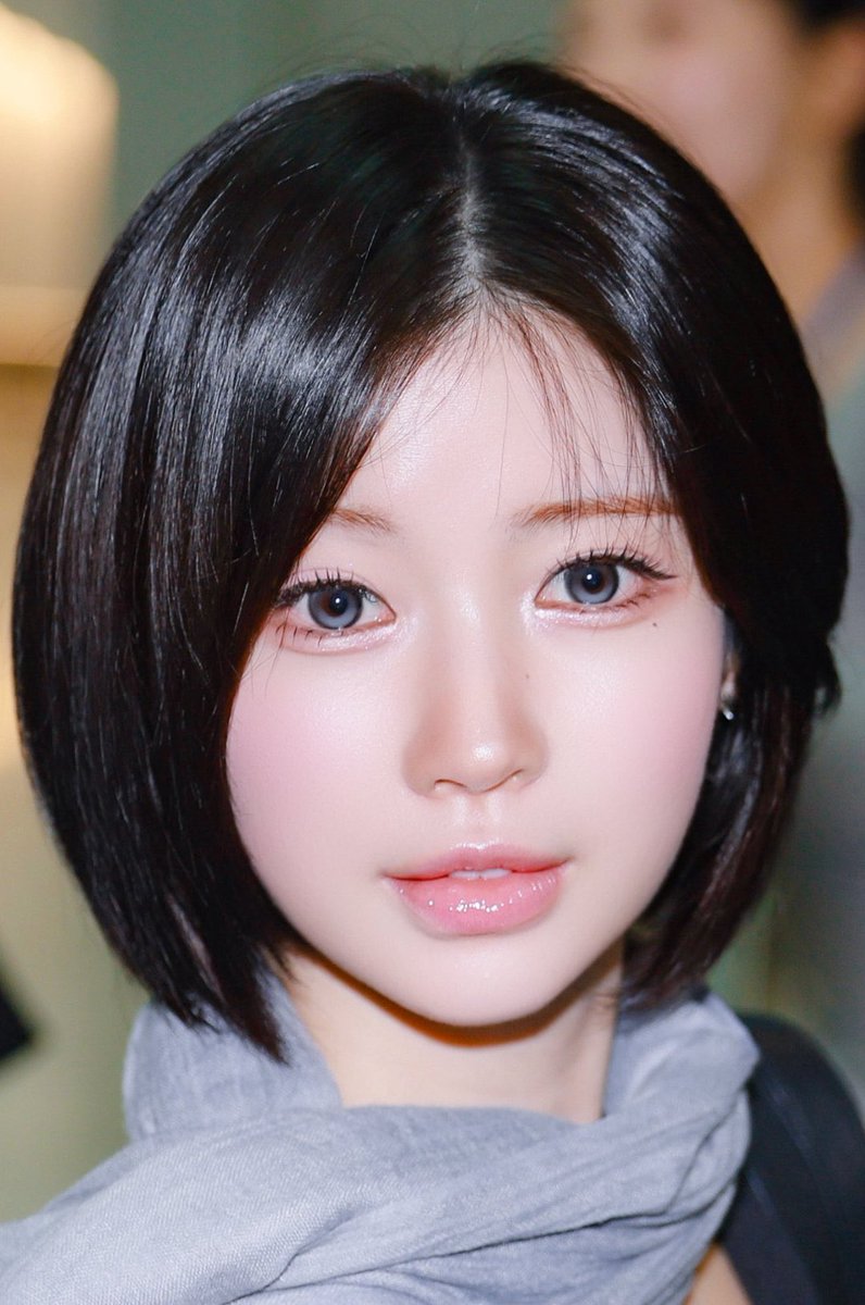 whiteAngell0009's tweet photo. アサちゃんのメイクでろかわでやばいです...ダークコアメイクがこの世で1番似合う。ホラゲから出できたみたいなスタイリング良すぎ... https://t.co/b33YxxaDYF