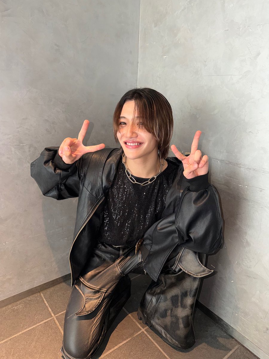 ALLIN_JUHIRO's tweet photo. 本日は歌舞伎町タワーありがとうございました！！
今日も熱々最高ライブだったねー！！😎
3daysみんなと過ごせてハッピーハッピーでした！！
最近髪伸びてきたオス感増しの
じゅひどんどん愛してね！！ https://t.co/jv6SuJnu92