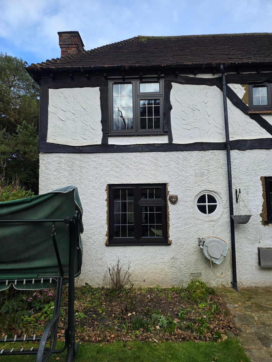 DaveWindowsDoor's tweet photo. Recent install of black @REHAUWindows  Rio Flush windows by one of our installation teams. Please call me on 07366146236 for a FREE quote.
#windows #exclusiveglazing #black #flushwindows #doors https://t.co/o60hyIIr61