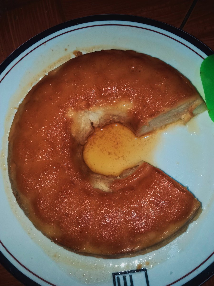 Abaaaannng's tweet photo. Bikin ginian. Tapi, yang ga pake keju dan ini bukan puding. Pake roti tawar aja. https://t.co/YwFT8R529v