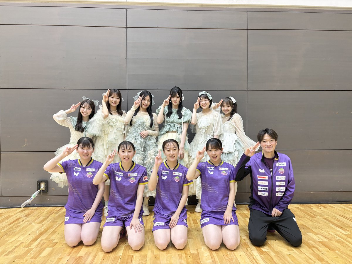 Bybe_romance's tweet photo. #京都カグヤライズ の選手の方々とお写真を撮らせていただきました📸

試合終わりにありがとうございました🏓✨

バイビーポーズを皆さんと一緒に✌🏻
ありがとうございます❤️‍🔥

#Tリーグ  #ノジマTリーグ #Bybe物語 #バイロマ https://t.co/Bgel84dfjM